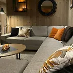 Modern With Views Of Mountain Vakantiehuis *