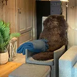 Vakantiehuis Modern With Views Of Mountain *